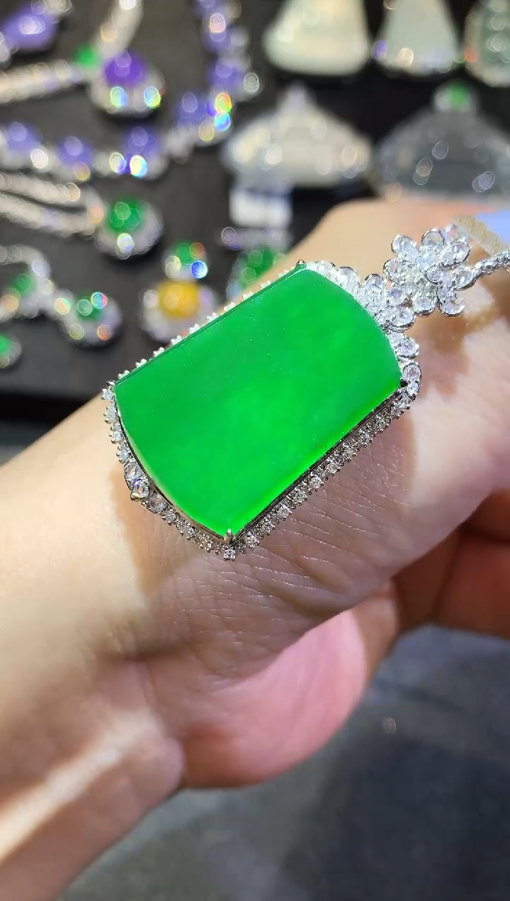 【闪购商品】翡翠吊坠(不含链)18K金镶嵌96-无事牌