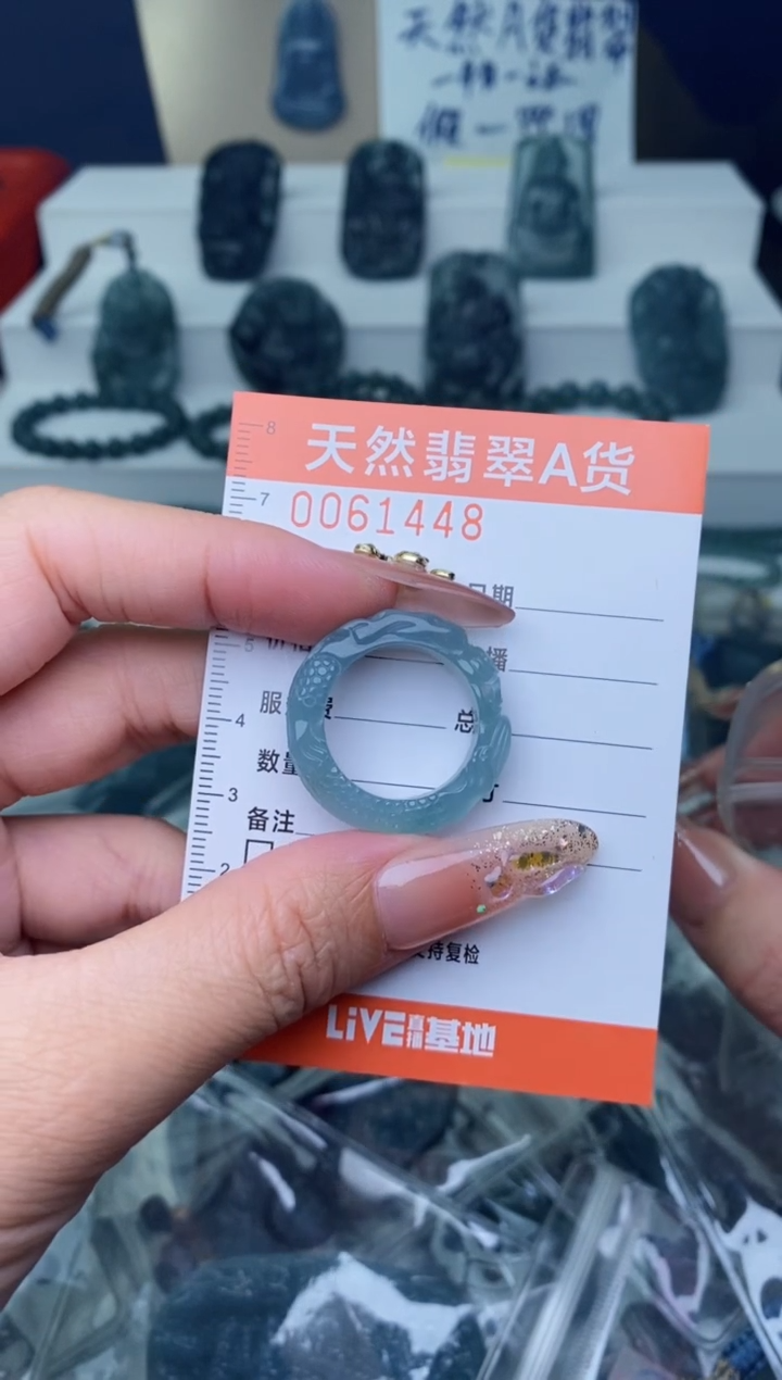 翡翠未镶嵌颈饰···········