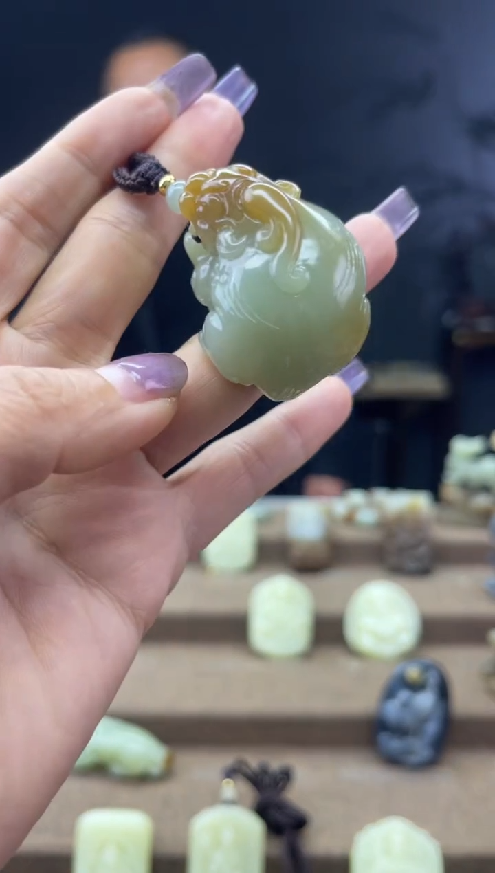 颈饰未镶嵌和田玉1