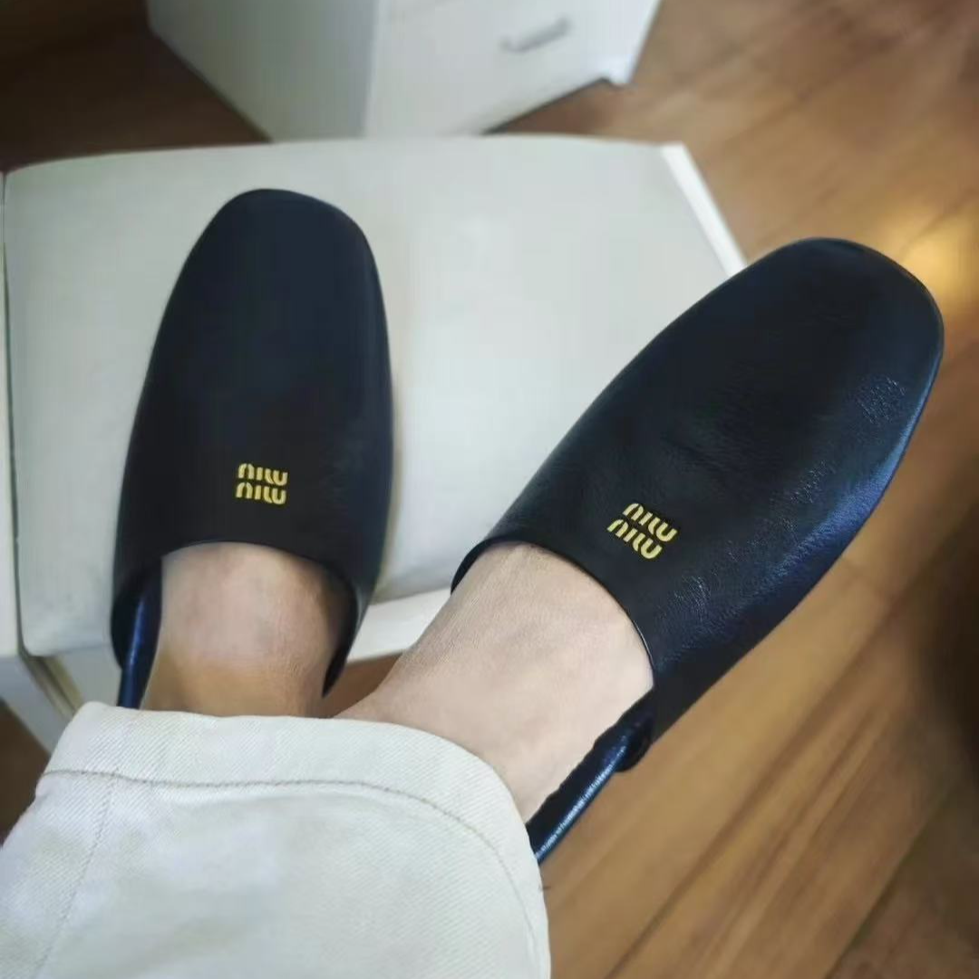 未使用 MIU MIU/缪缪 徽标穆勒鞋