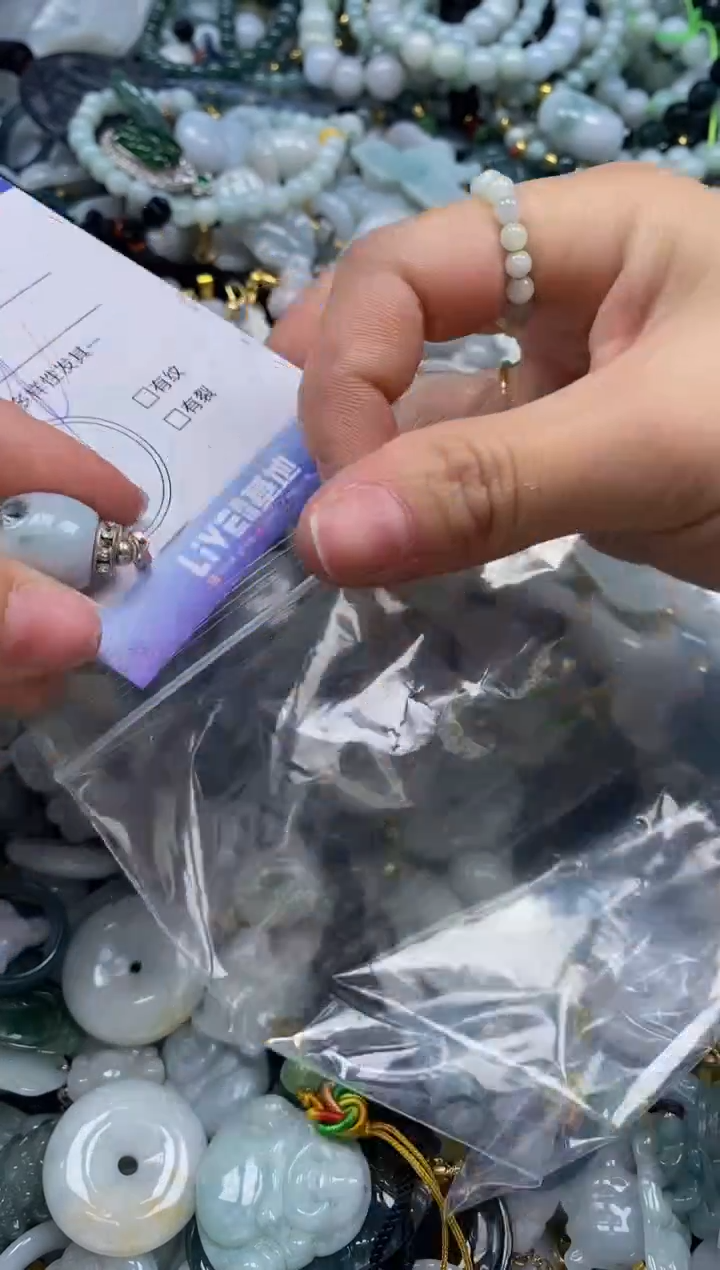 翡翠未镶嵌颈饰闪购0199080