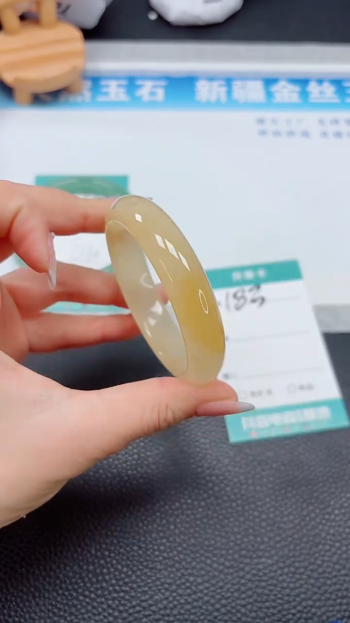 【闪购商品】石英质玉手镯未镶嵌1833