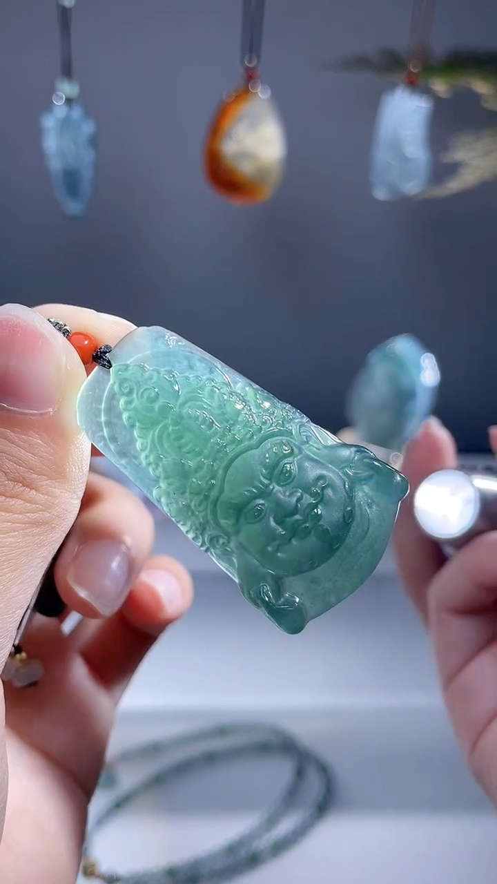 颈饰未镶嵌翡翠黄财神