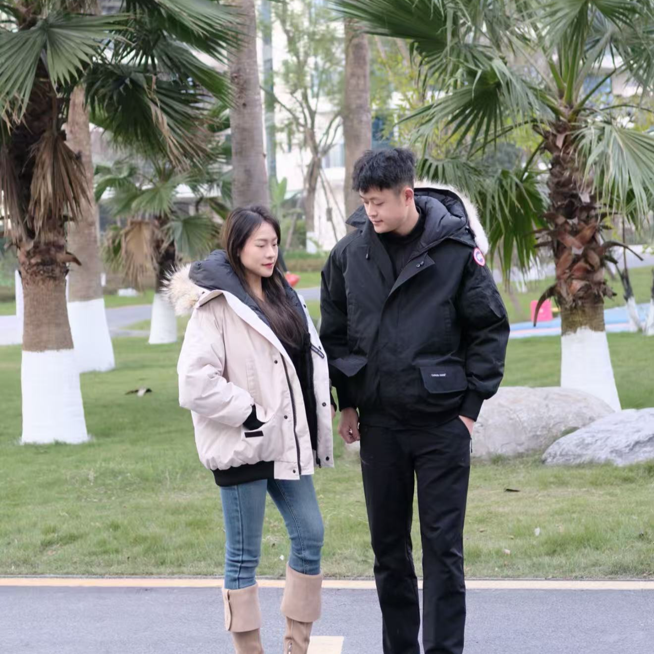 A短款飞行夹克羽绒服