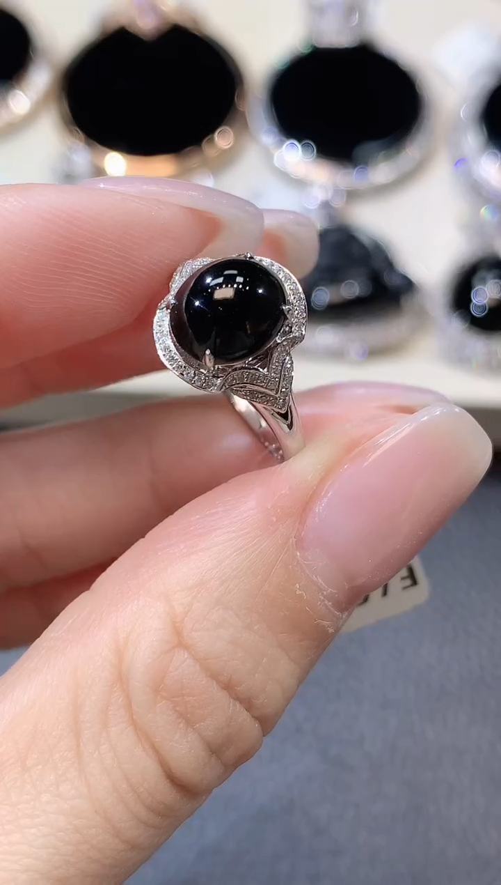 翡翠18K金镶嵌戒指D17一件