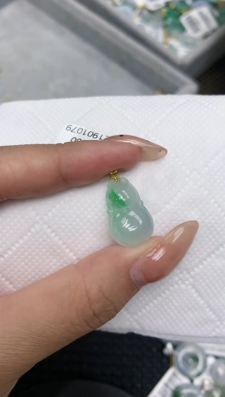 颈饰18K金镶嵌翡翠1