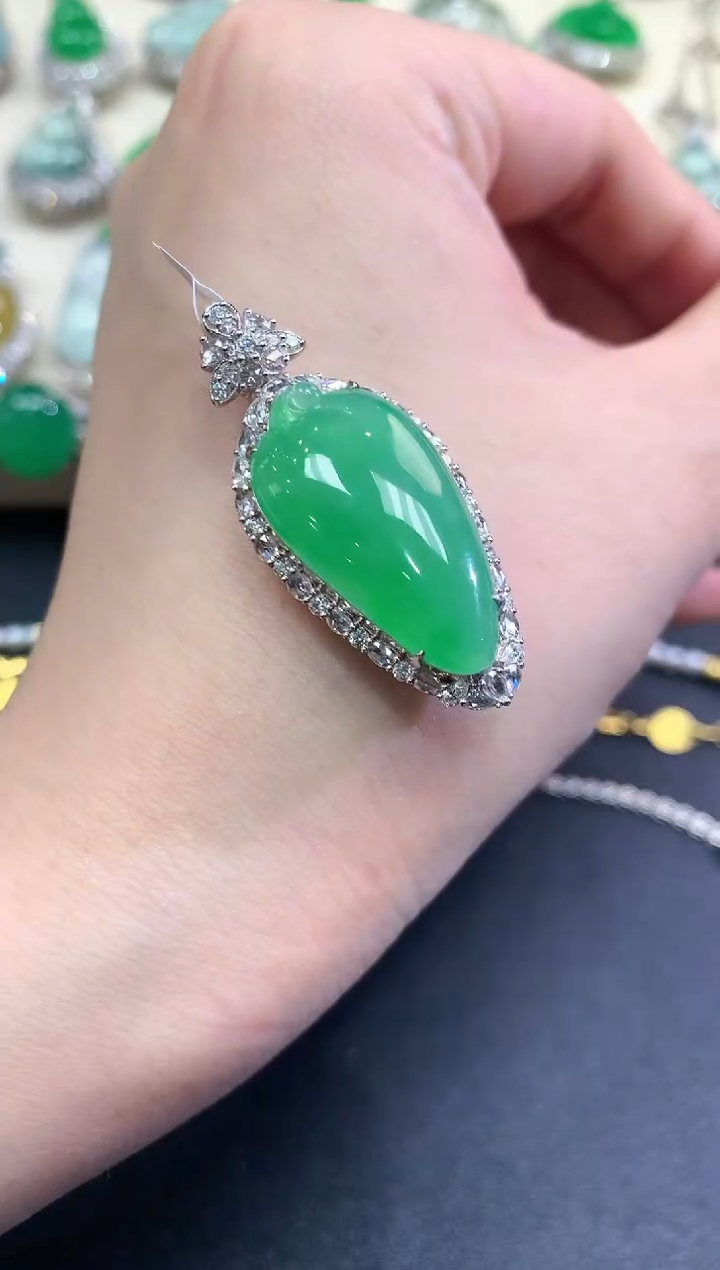 【闪购商品】翡翠颈饰18K金镶嵌D35   