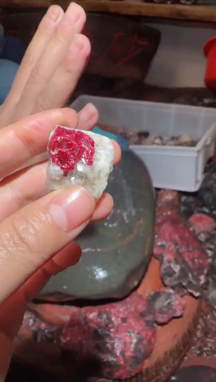 天然辰砂原矿石12
