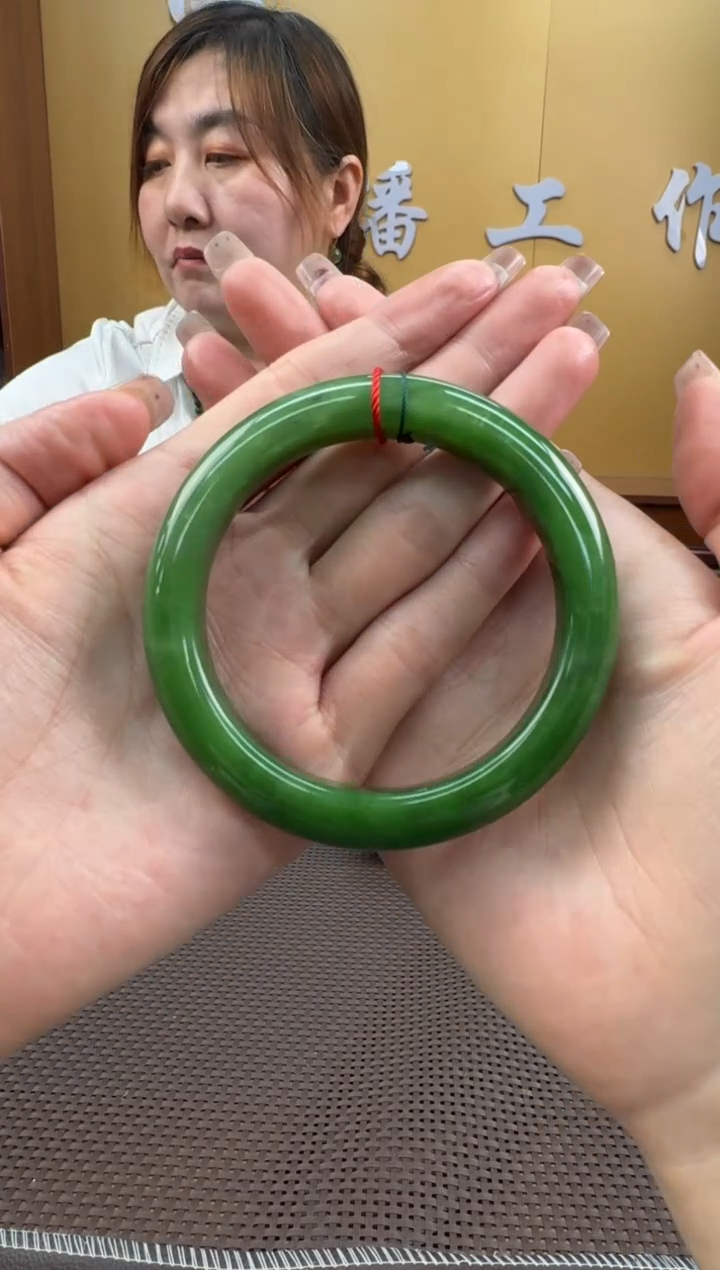 【闪购商品】和田玉手镯未镶嵌58