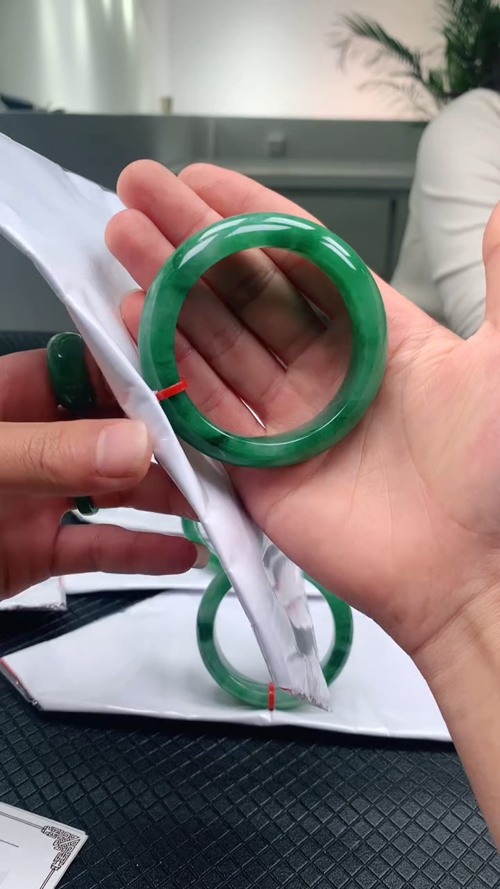 【闪购商品】石英质玉手镯未镶嵌冰飘花手镯