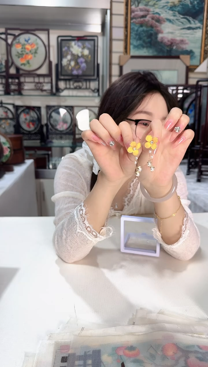 刺绣刺绣苏绣绒花