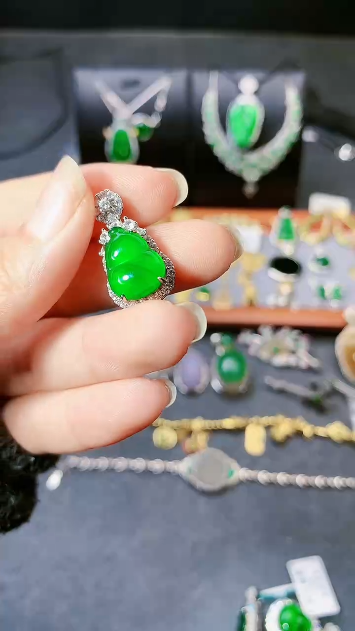 【闪购商品】翡翠吊坠(赠链)银S925镶嵌吊坠