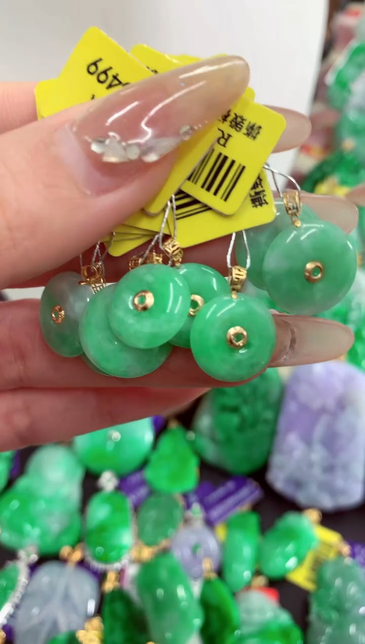 翡翠18K金镶嵌吊坠(不含链)多样性发货发其中一件