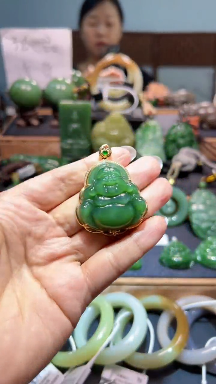 颈饰18K金镶嵌和田玉（碧玉）1