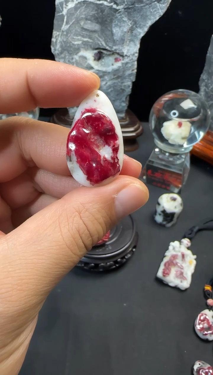 天然辰砂天然朱砂晶体原石吊坠挂件