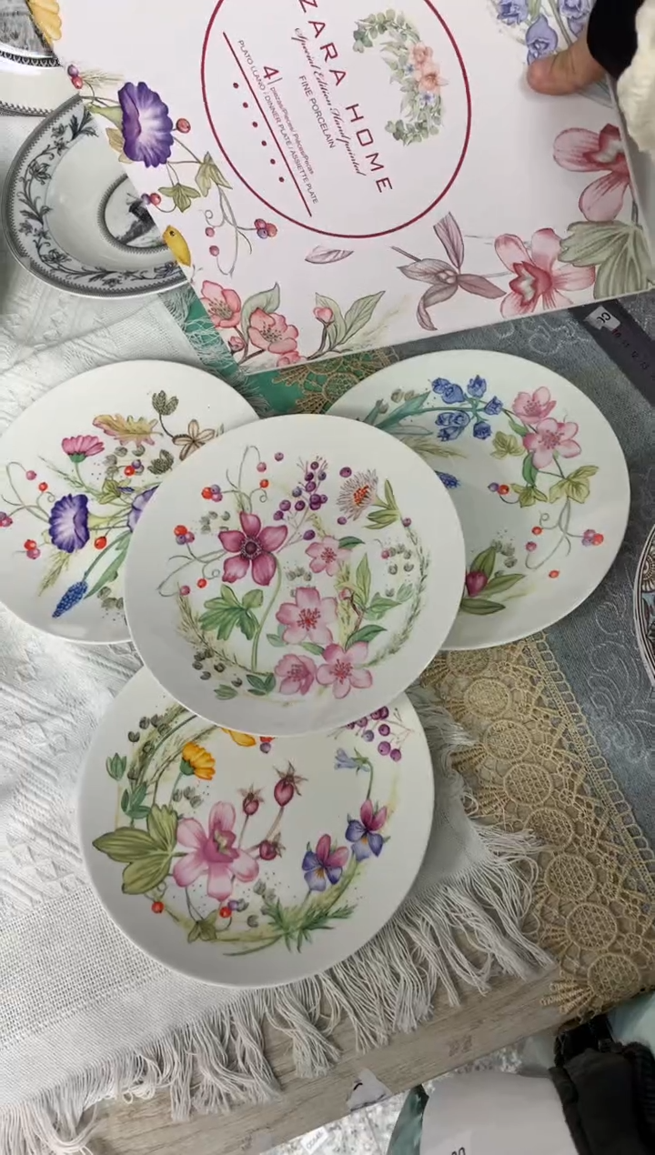 【闪购商品】瓷片陶瓷原单CC949餐具4个+礼盒