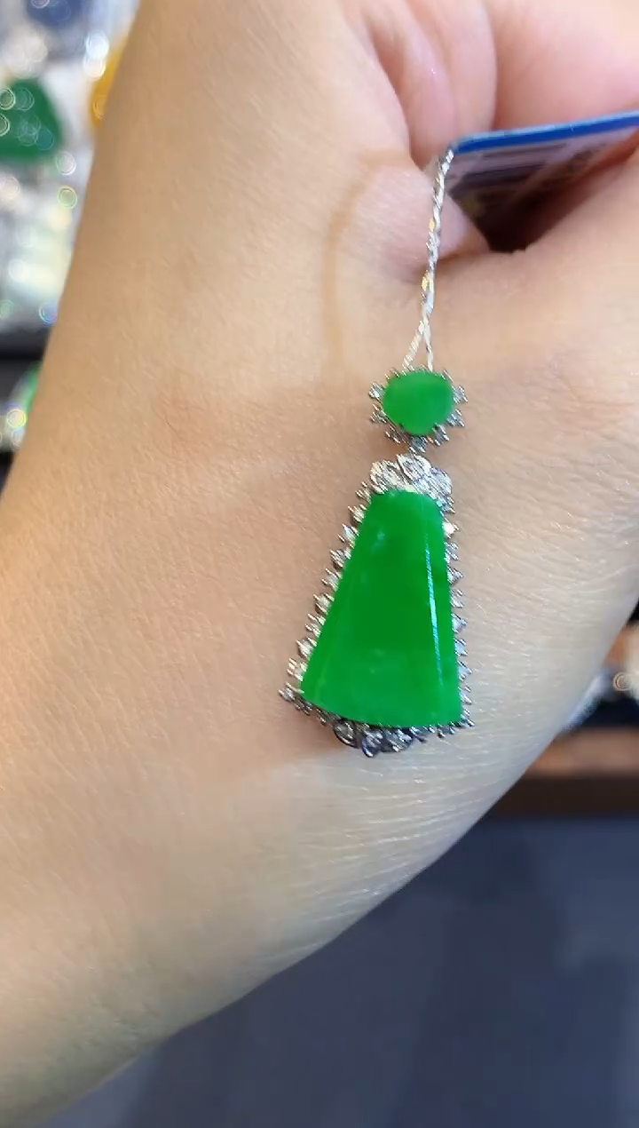 吊坠(不含链)18K金镶嵌翡翠L多样性发其一