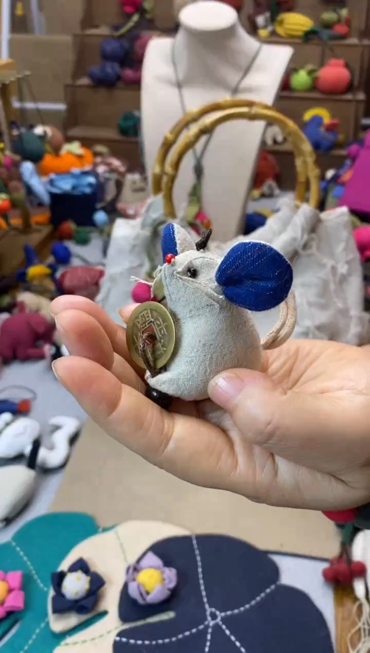 布艺抱钱鼠 挂件