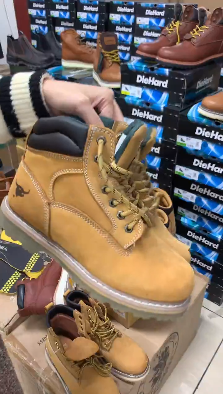 牛皮42.5码，牛头1，皮鞋码，工装靴，默认微瑕 个别鞋面有胶印