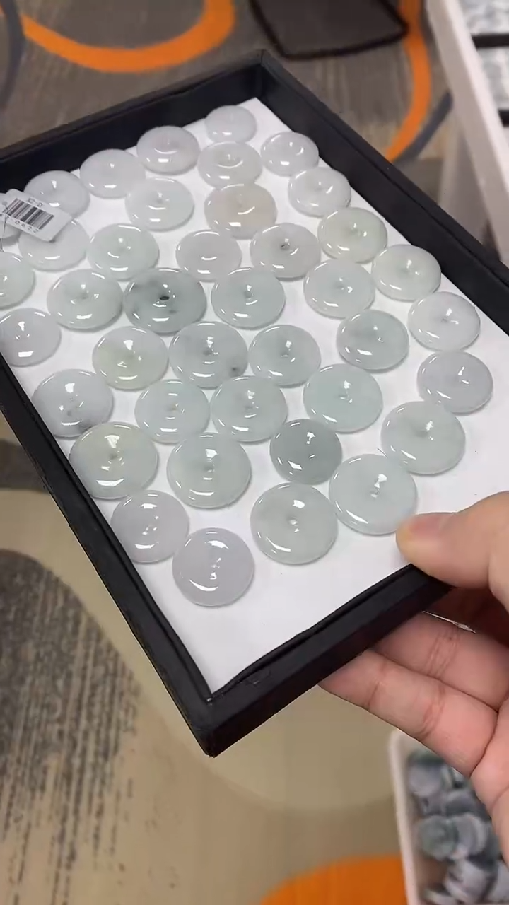 翡翠未镶嵌颈饰XZ-平安扣（多样性发货）一个