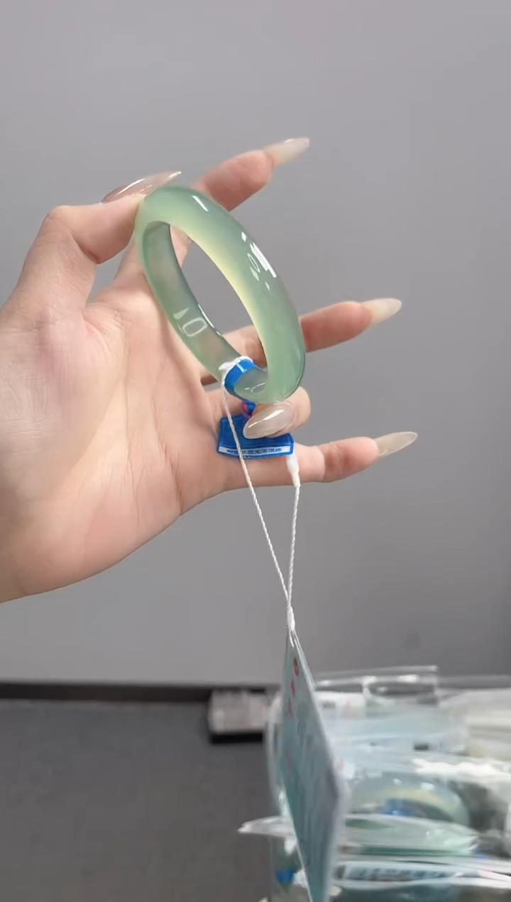 玛瑙/玉髓手镯未镶嵌56-57圈