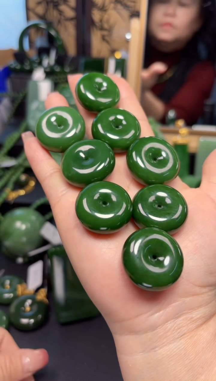 【闪购商品】和田玉（碧玉）吊坠(赠链)未镶嵌多样性随机发其中一个