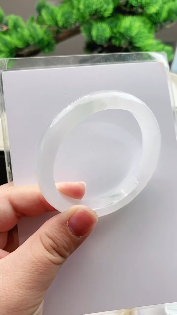 【闪购商品】石英质玉手镯未镶嵌56