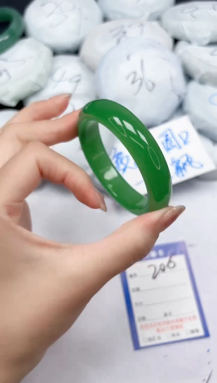 未镶嵌手镯石英质玉206/55.5