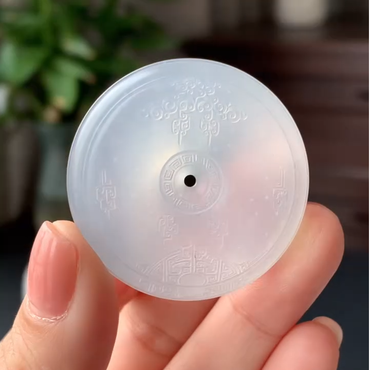 缅甸天然定制翡翠吊坠挂件