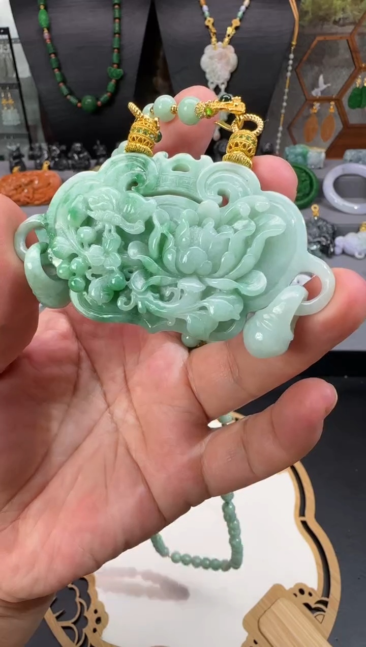 【闪购商品】翡翠颈饰未镶嵌牌子