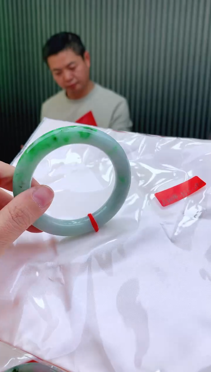 未镶嵌手镯翡翠55+