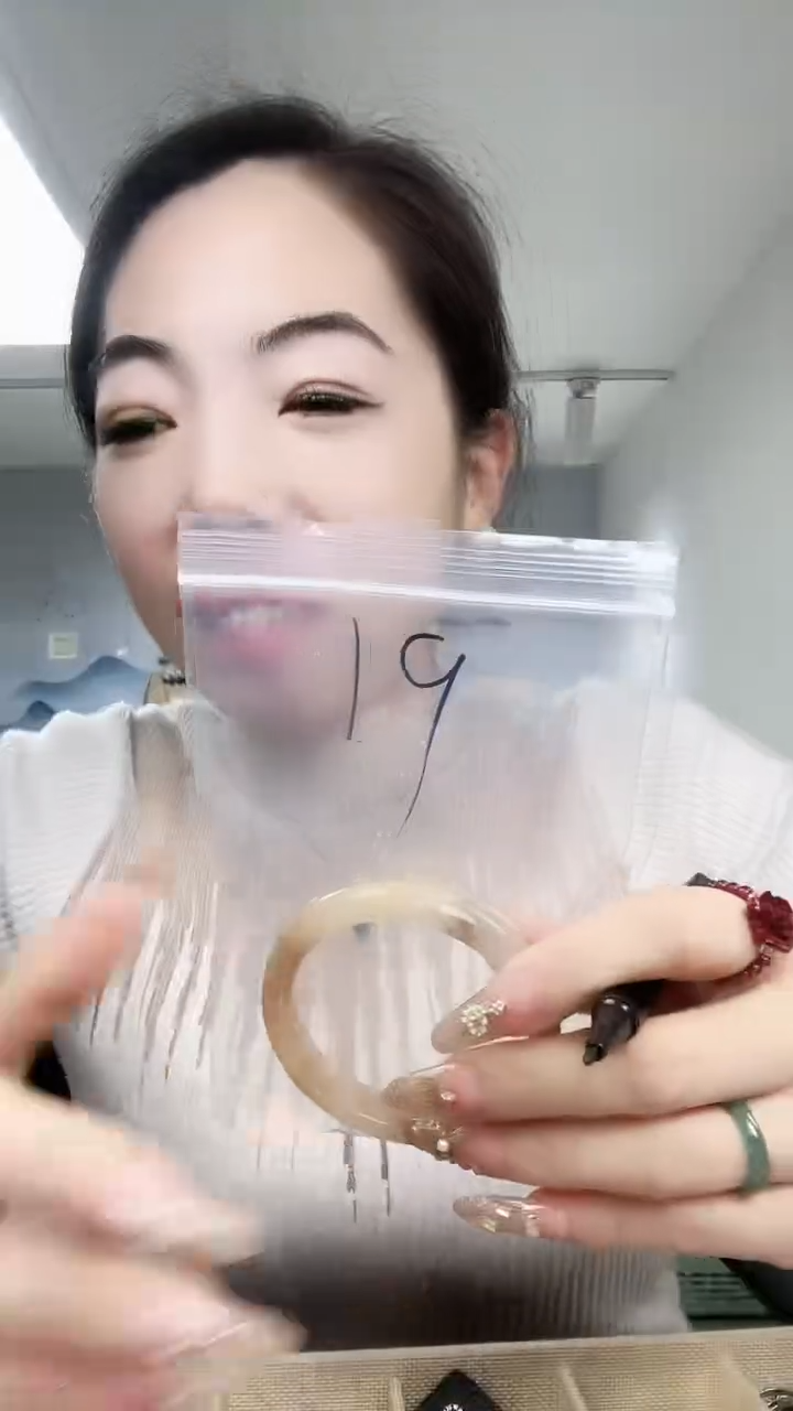 【闪购商品】石英质玉手镯未镶嵌金丝玉手镯54-55 微瑕