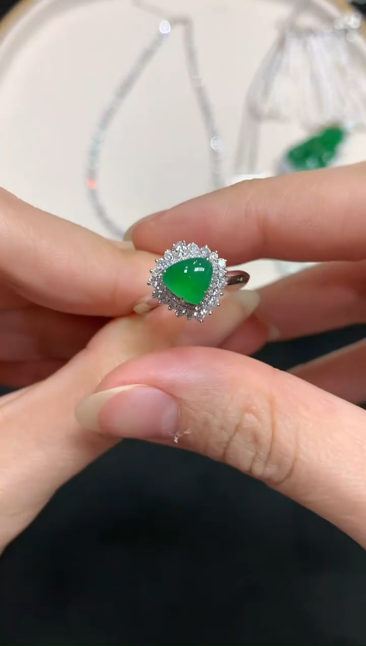 【闪购商品】翡翠戒指18K金镶嵌W232|9800