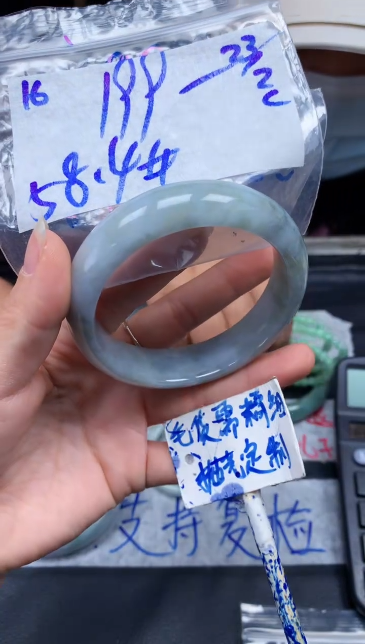 【闪购商品】定制翡翠未镶嵌16毛货需精细抛光手镯多样性拍一发一