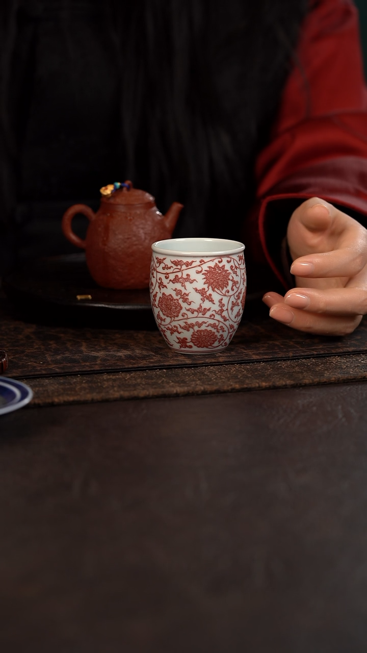 【闪购商品】杯贵红窑釉里红缠枝莲手握杯