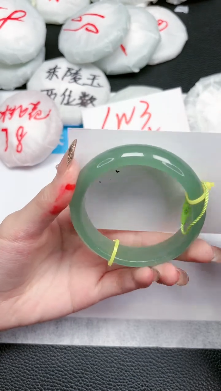 【闪购商品】石英质玉手镯未镶嵌237-56