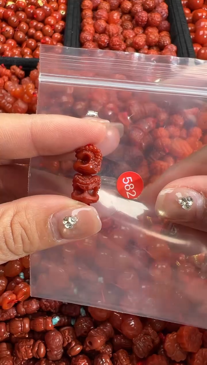 南红玛瑙合金颈饰1