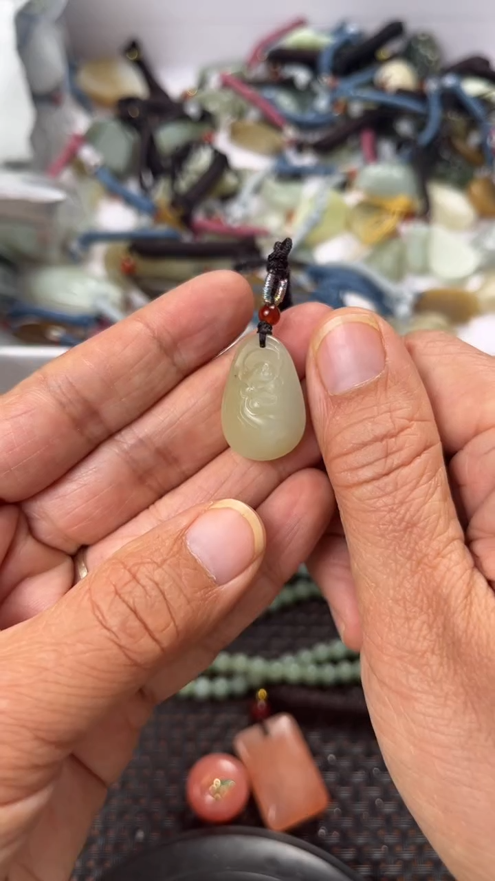 【闪购商品】和田玉颈饰未镶嵌多样性发货没有证书拍一发一有瑕