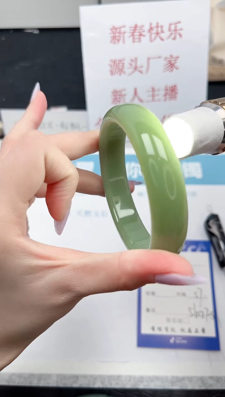 【闪购商品】石英质玉手镯未镶嵌97-57