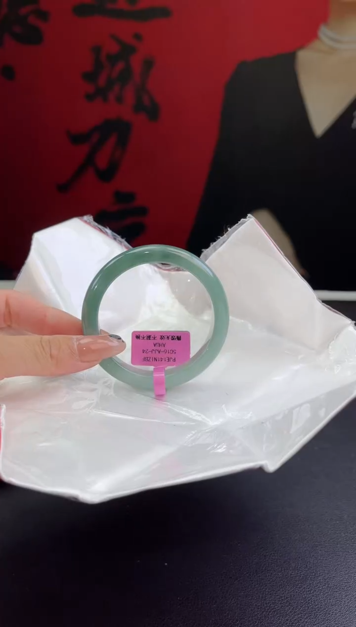 翡翠未镶嵌手镯7翡翠手镯