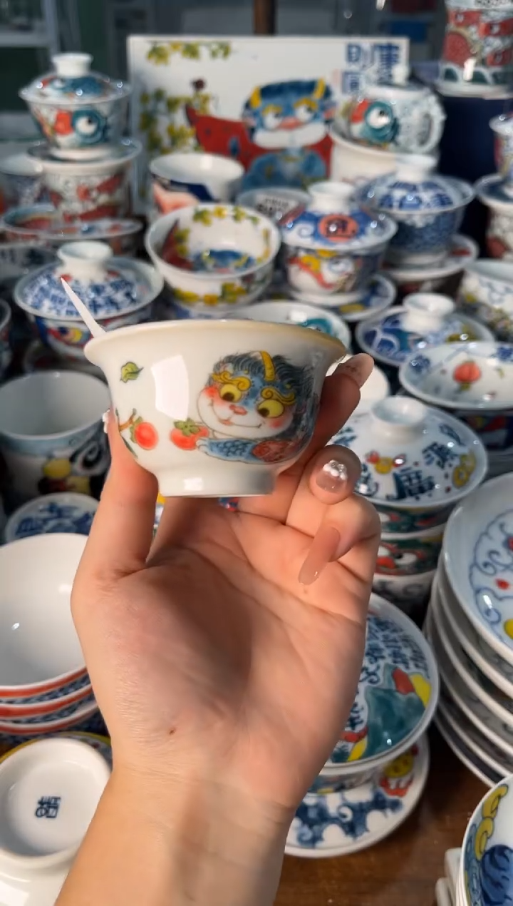 d*东昨明压手杯（大瑕口边没上釉）