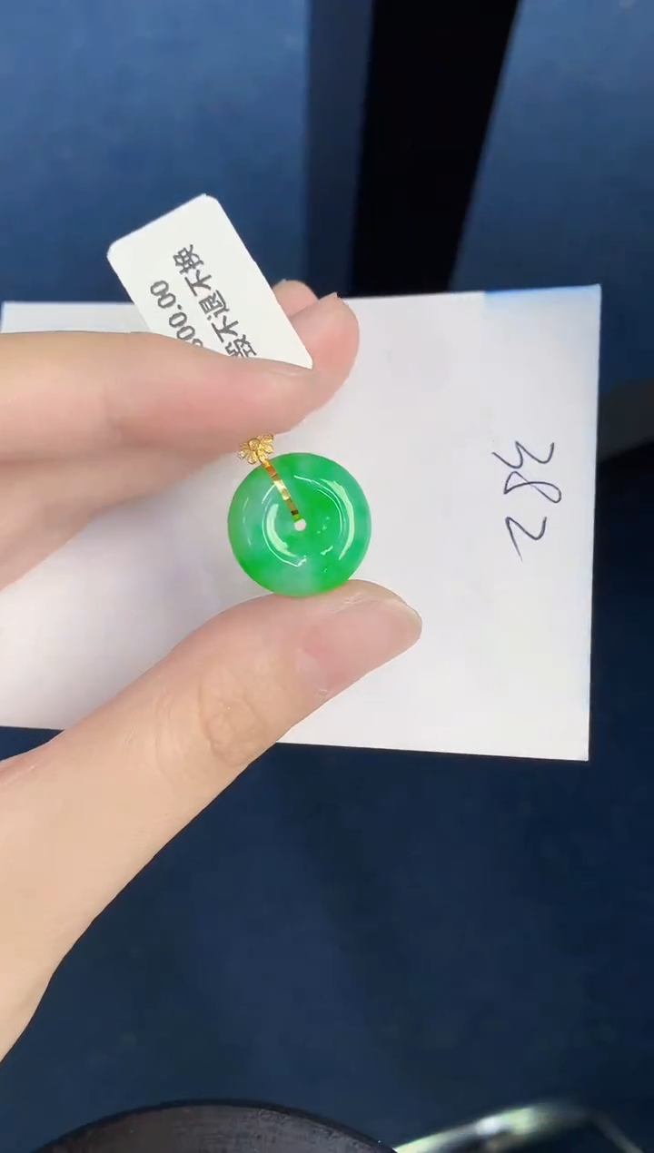 翡翠18K金镶嵌颈饰0000000000