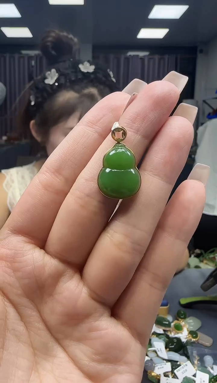 和田玉18K金镶嵌挂件1