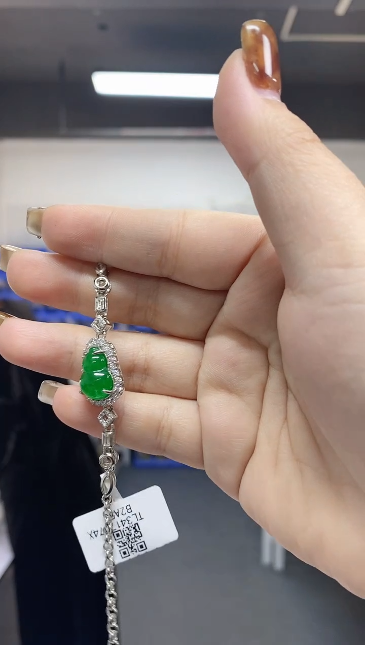 【闪购商品】翡翠手链未镶嵌多样性发其一颜色微差