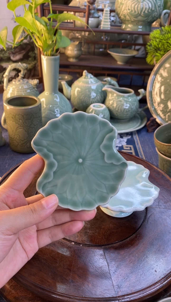 荷叶盖置（青釉）【000029】1只