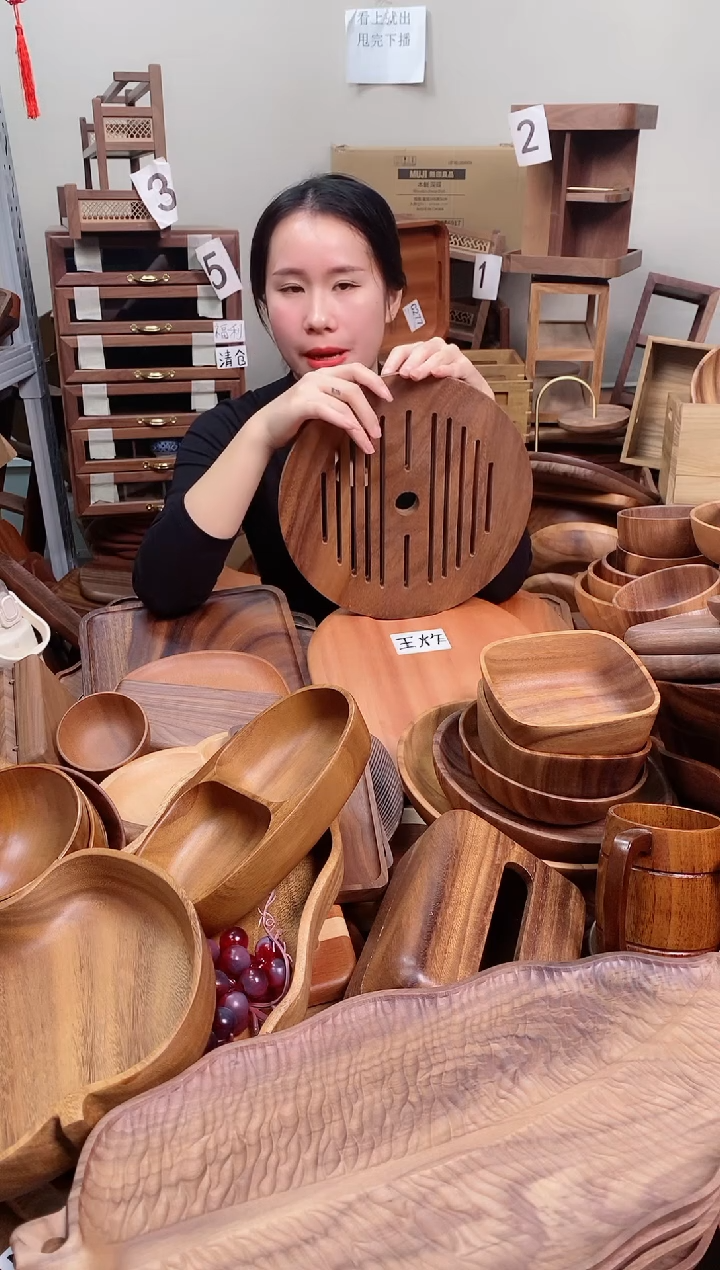 木 南美胡桃木镂空圆板28*2cm 
