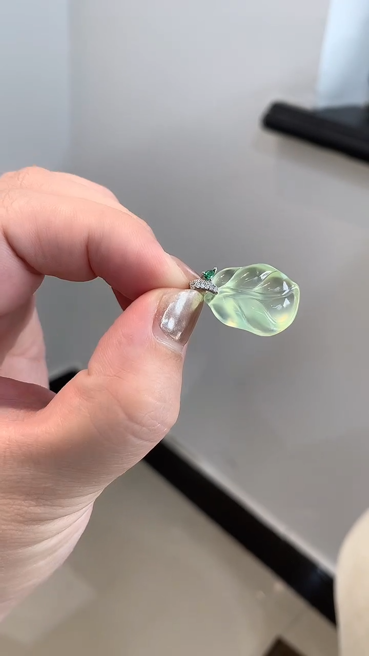 未镶嵌蛇纹石玉吊坠(不含链)叶子