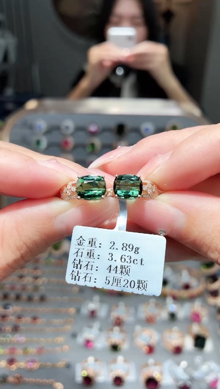 18K金镶嵌耳饰碧玺3.63配钻