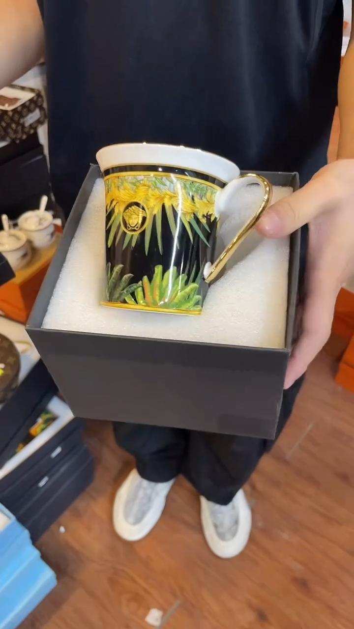 杯鸿辉家品牌瓷器，京东包邮！