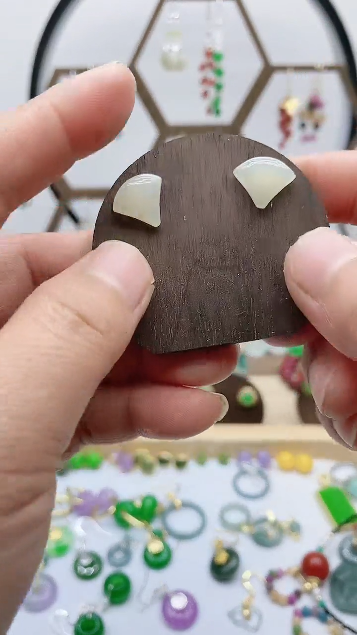 未镶嵌和田玉耳饰560